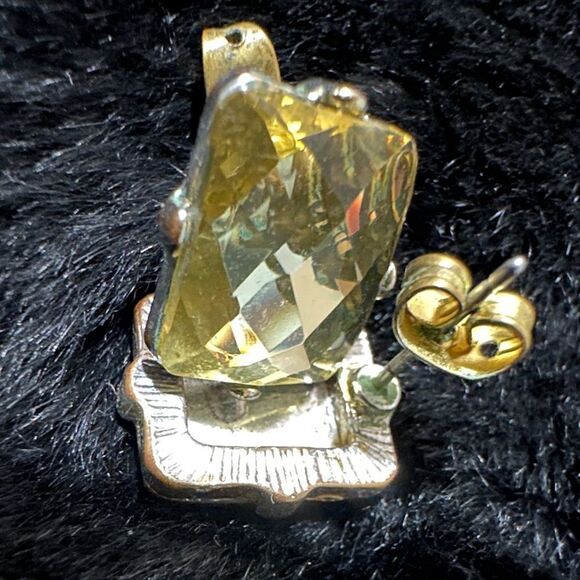 Vintage Faceted Yellow-Green Stud Earrings Gold Stud Earrings - Picture 13 of 17